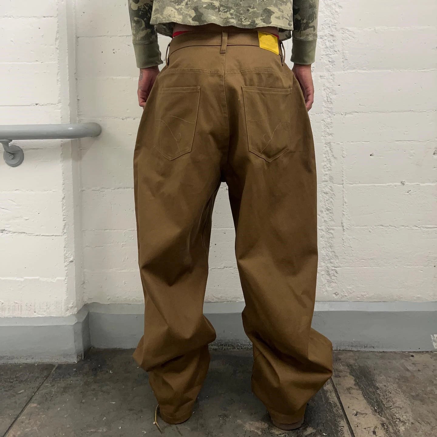 Hot Selling Streetwear Parachute Pants Oversized Fit Men Custom Cargo Pants Solid Color Wide Leg Baggy Pannts For Men