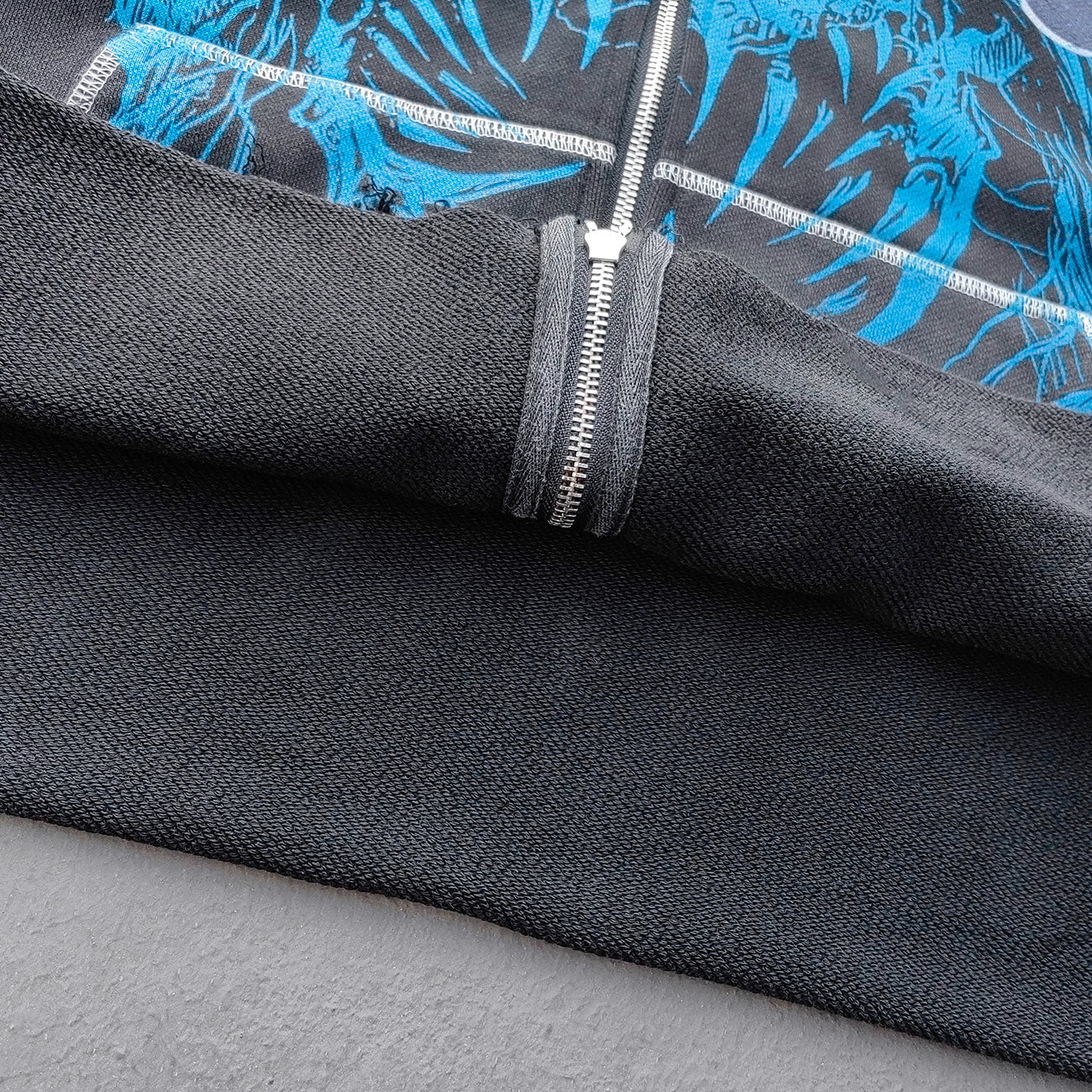 Distressed Zip Up Hoodie - FEARLESS Skull Print Vintage Streetwear