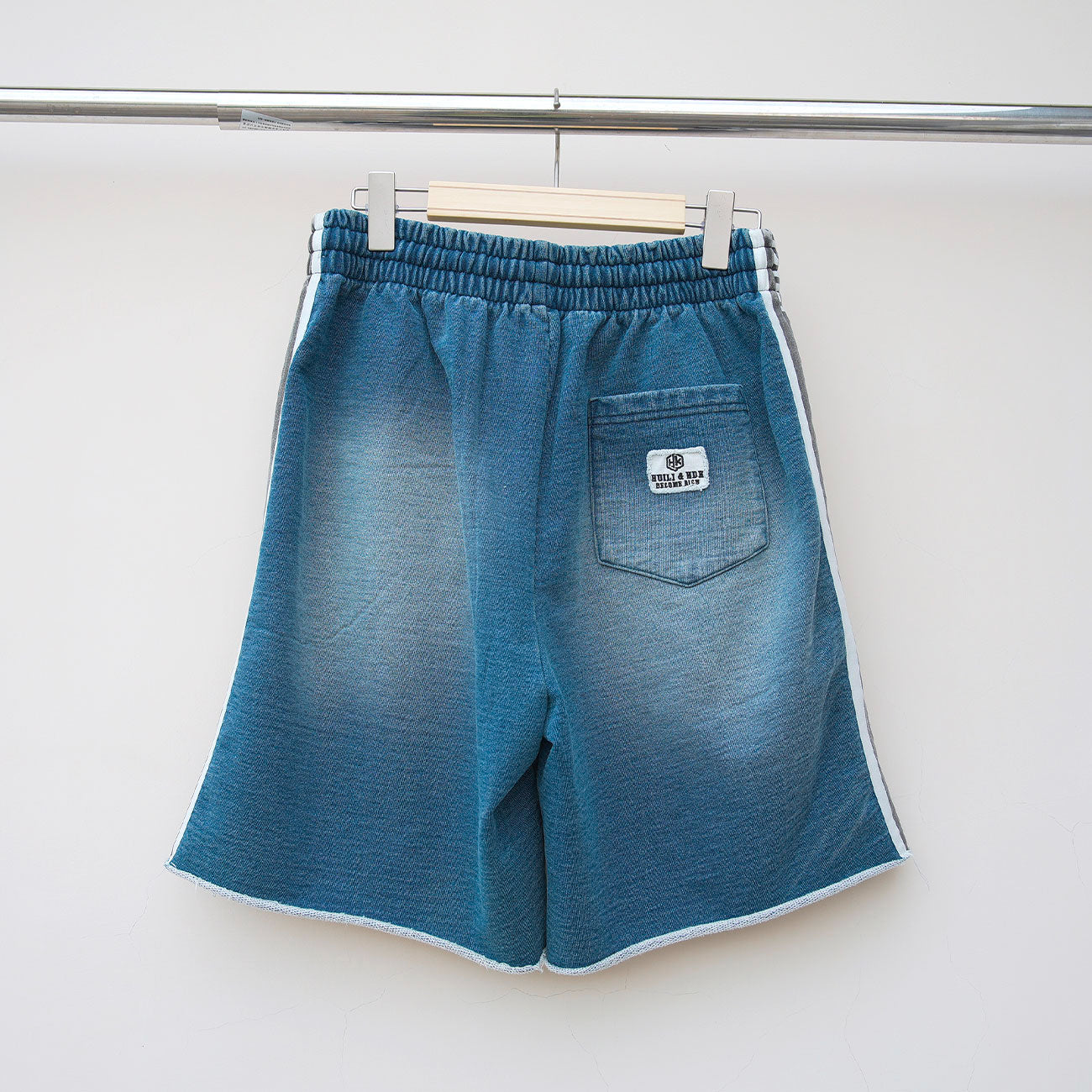 Oem Heavyweight Cotton Streetwear Shorts Men Custom Vintage Washed Sunfaded Raw Hem Rhinestone Sweat Shorts